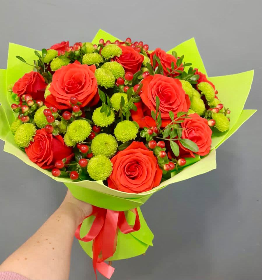 Букет цветов из: Хризантемы и Розы в Приморский