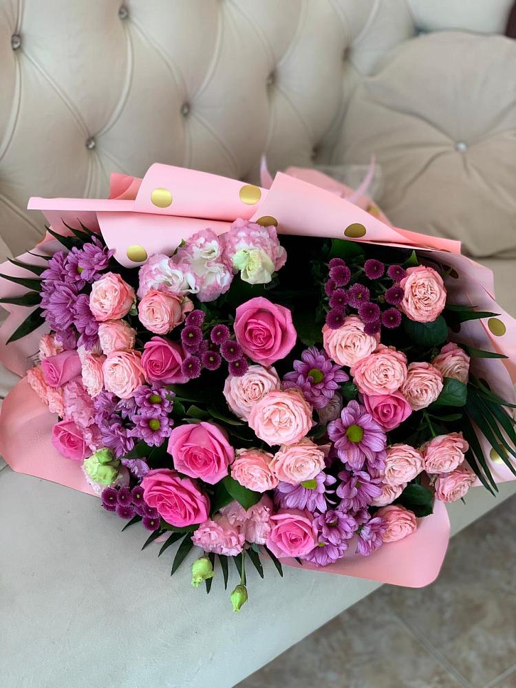 Букет цветов из: Хризантемы, Розы и Лизиантусы в Приморский