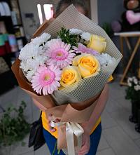 Букет цветов из:  Герберы, Розы и Хризантемы в Приморский