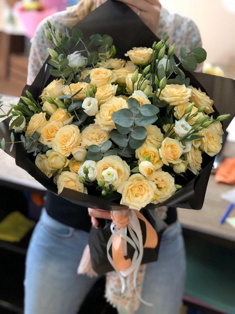 Букет цветов из: Розы и Лизиантусы в Приморский