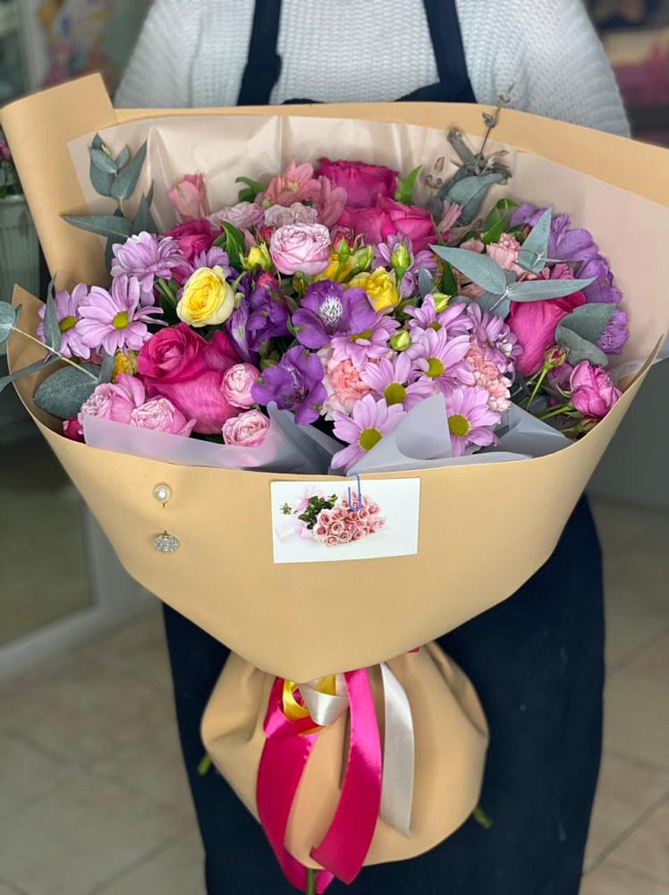 Букет цветов из: Хризантемы, Гвоздики и Альстромерии в Приморский