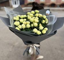 Букет Белые кустовые розы Солинеро в Приморский