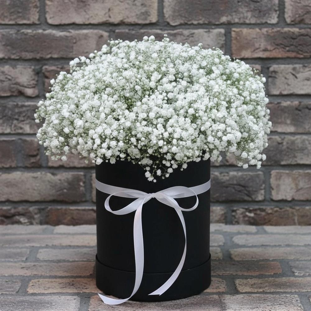 Цветочная композиция из Гипсофила в шляпной коробке в Приморский