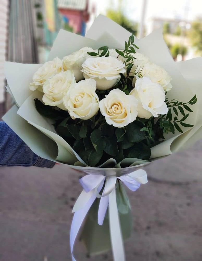 Букет Белые розы Проуд в Приморский