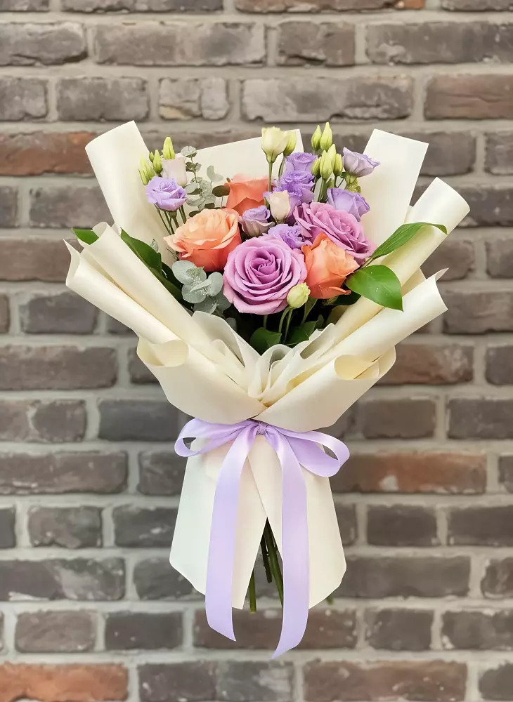 Букет цветов из: Лизиантусы и Розы в Приморский