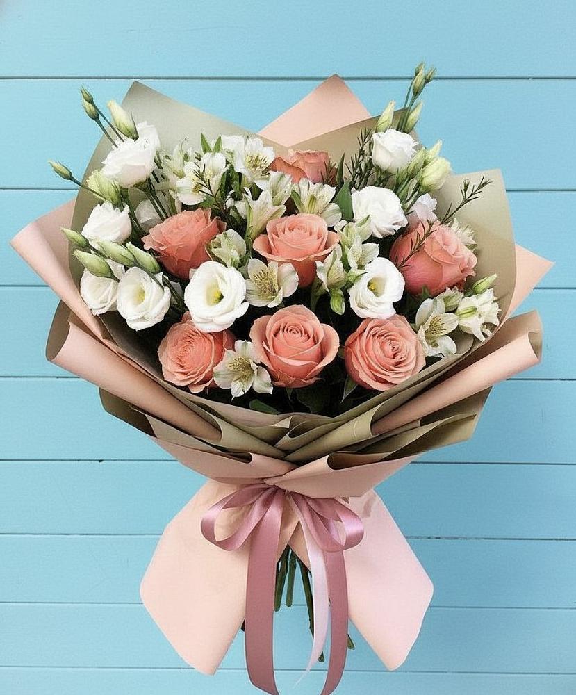 Букет цветов из: Розы, Альстромерии и Лизиантусы в Приморский