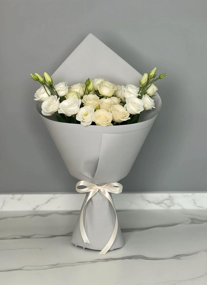 Букет цветов из: Розы и Лизиантусы в Приморский