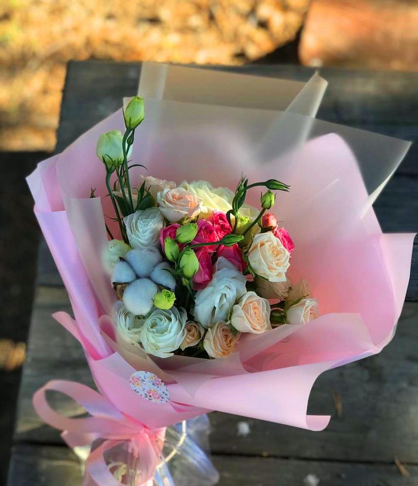 Букет цветов из: Розы и Лизиантусы в Приморский