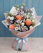 Букет цветов из:  Лизиантусы, Розы, Альстромерии и Гипсофила в Приморский