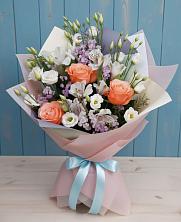 Букет цветов из:  Лизиантусы, Розы, Альстромерии и Гипсофила в Приморский