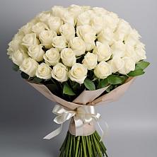 Букет 101 беля роза Белоснежка в Приморский
