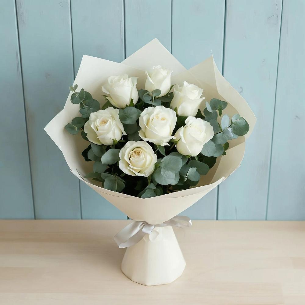 Букет Белые розы в Эвкалипте в Приморский