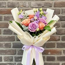 Букет цветов из:  Лизиантусы и Розы в Приморский