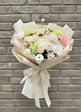 Букет цветов из:  Гвоздики, Розы, Лизиантусы и Хризантемы в Приморский