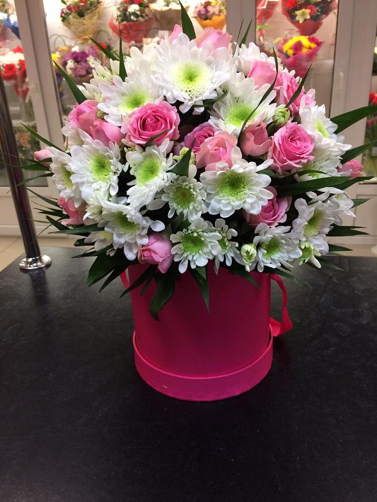 Цветочная композиция из Розы и Хризантемы в шляпной коробке в Приморский