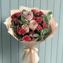 Букет цветов из:  Гвоздики и Розы в Приморский