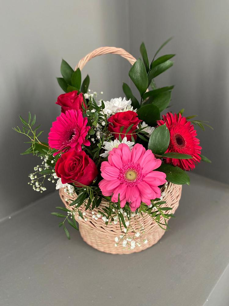 Цветочная композиция из Розы, Хризантемы и Герберы в корзине в Приморский