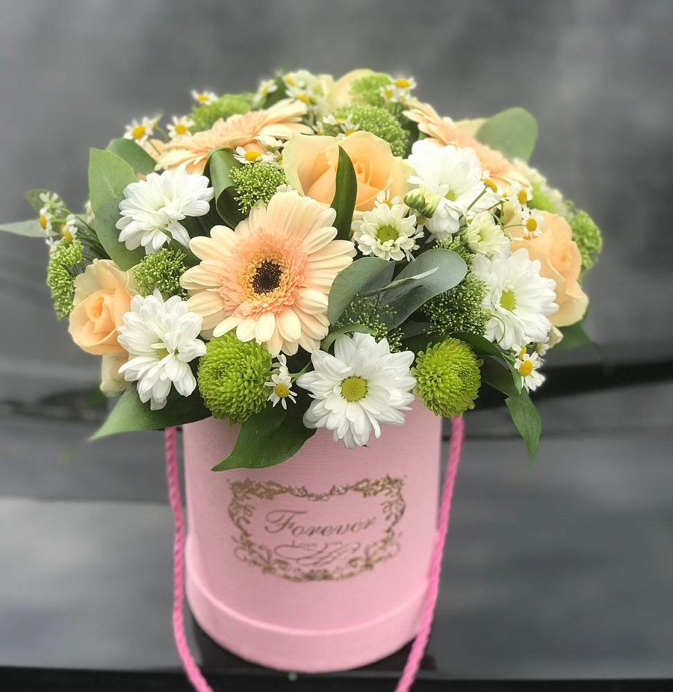 Цветочная композиция из Розы, Герберы и Хризантемы в шляпной коробке в Приморский