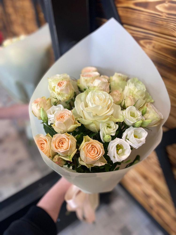 Букет цветов из: Розы и Лизиантусы в Приморский